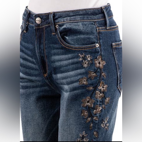 Driftwood Jackie High Rise
Skinny Jeans - Metallic Embroidered Denim  | 27 - Picture 2 of 11